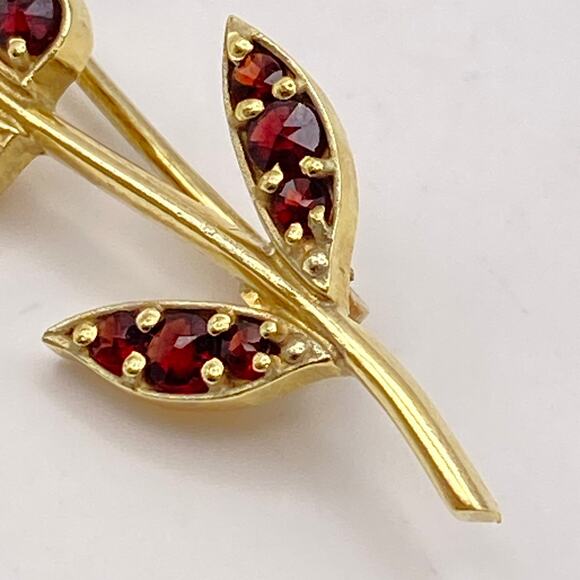 Vintage 14K Gold Fower Brooch With Prong Set Garnet Leaves and Petals - Picture 6 of 10